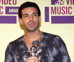 How much money Drake per year from albums