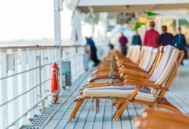 What cruise ship jobs pay